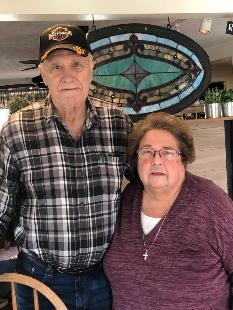 Eli & Gloria Yoder - Yoder's Amish Home